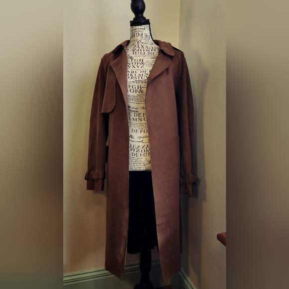 Haute Monde Classic Tan Trench Coat - Picture 6 of 11